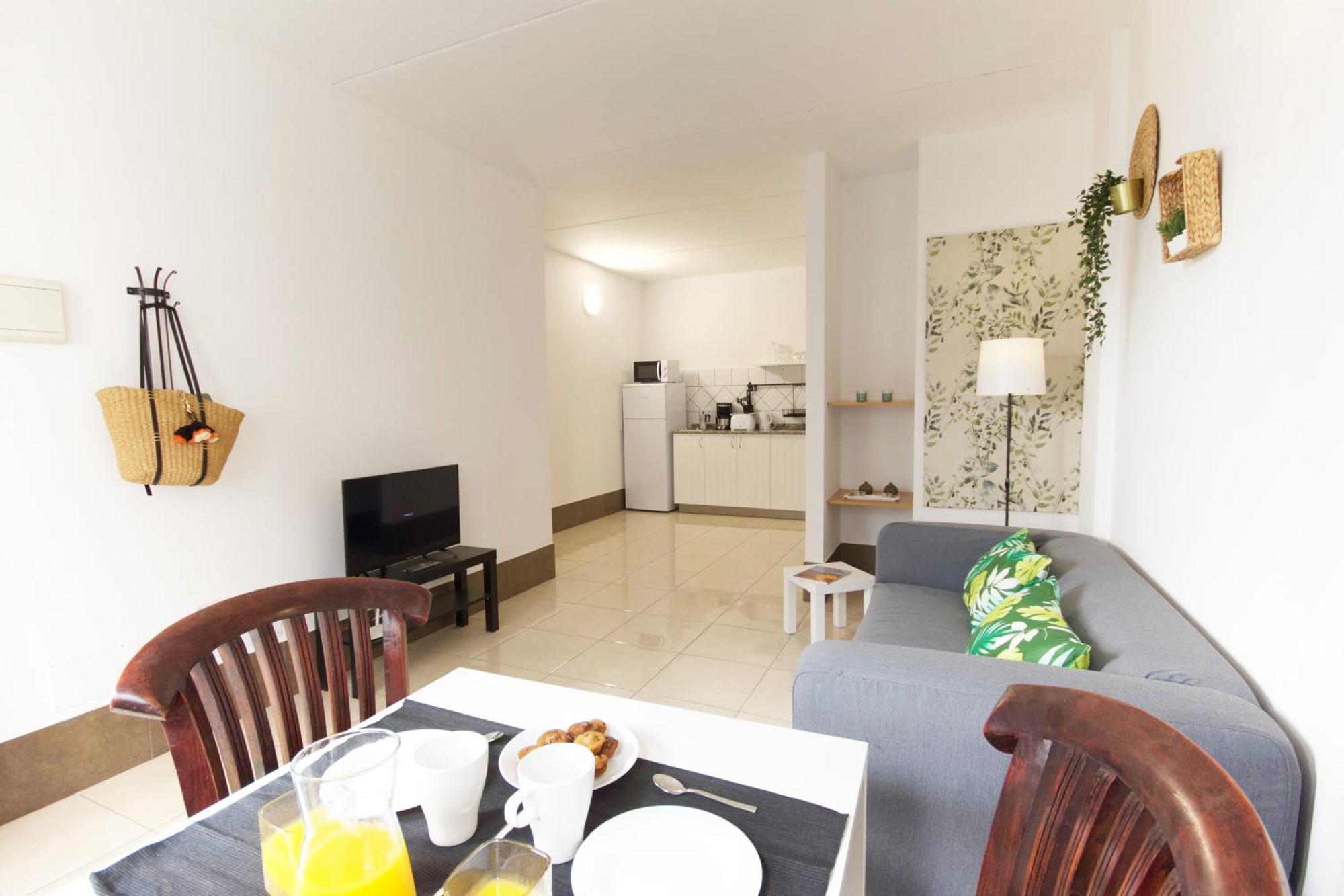 Apartamentos A 10 Minutos Del Aeropuerto Carrizal الغرفة الصورة