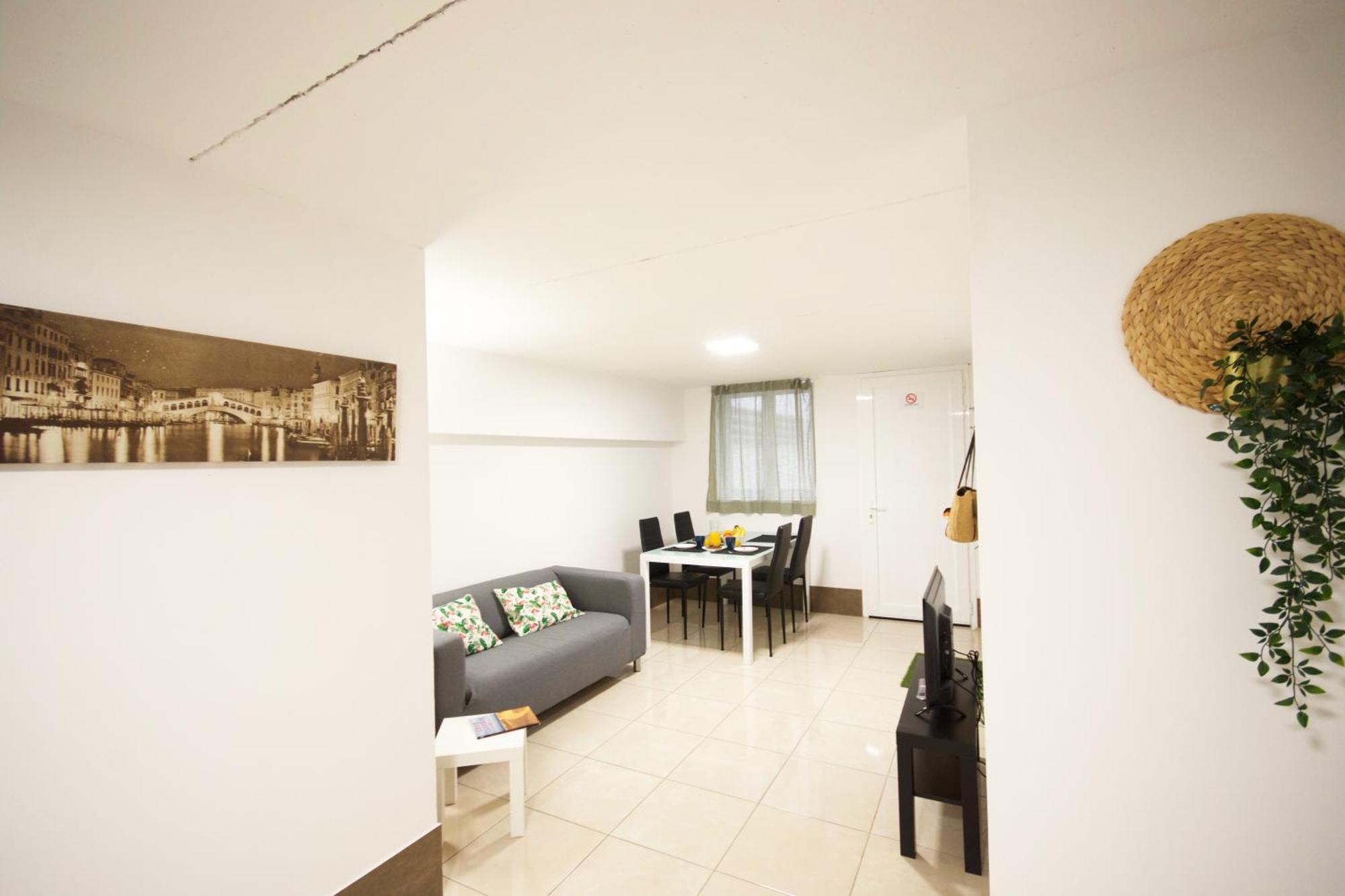 Apartamentos A 10 Minutos Del Aeropuerto Carrizal المظهر الخارجي الصورة